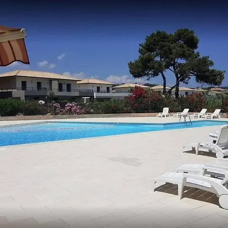 Bord De - Piscine - Appartement *