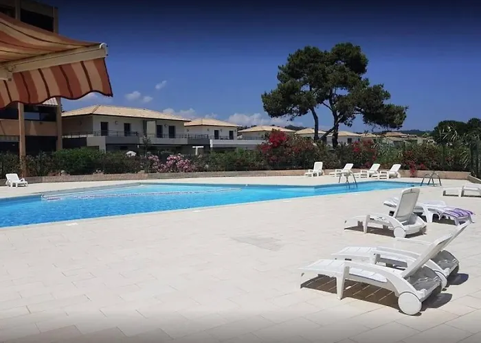 Bord De - Piscine - Appartement *